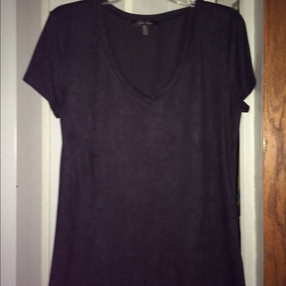 Black textured v neck
