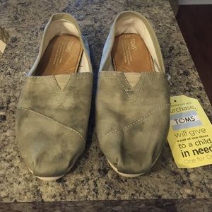 Never worn Toms size 7