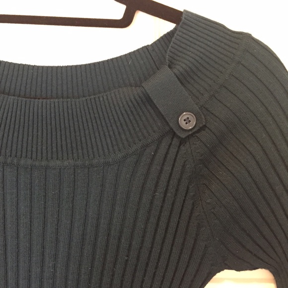 Hooked Up by LOT Sweater - Picture 2 of 3