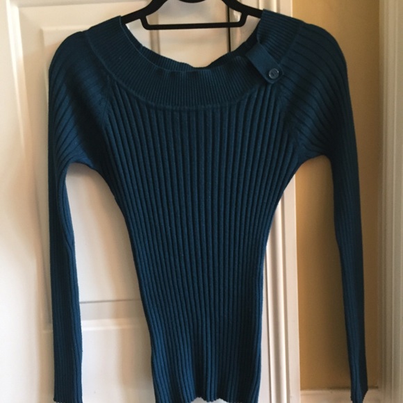 Hooked Up by LOT Sweater - Picture 3 of 3