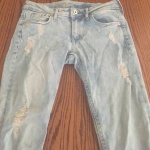 Light washed ripped jeans