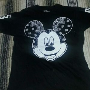 Black and white mickey mouse shitt