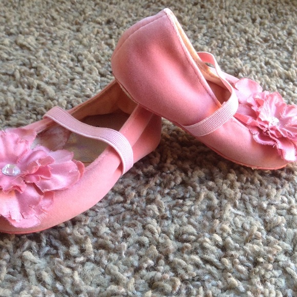 pink flowered flats by Stuart Weitzman - Picture 3 of 3