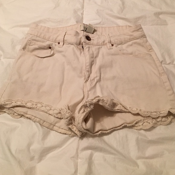 Super cute forever 21 white shorts