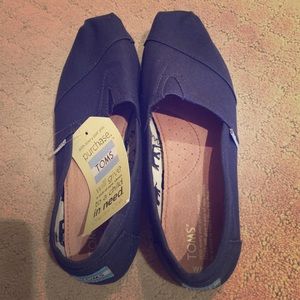 Tom's Classic Brand New Navy