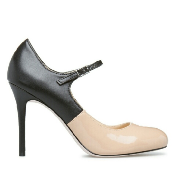 ✂️ 7.5 only NIB two tone mary jane pumps - Picture 2 of 4