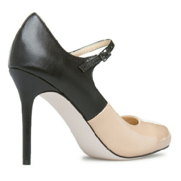 ✂️ 7.5 only NIB two tone mary jane pumps - Picture 3 of 4