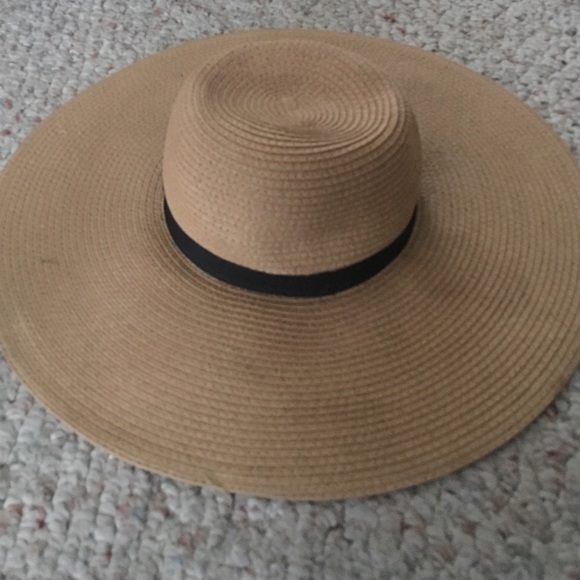 Sun Hat $10.00 - Picture 1 of 2
