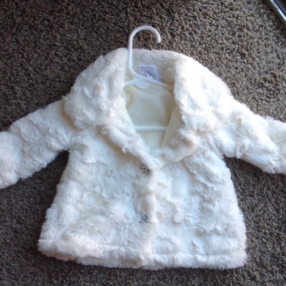 Faux fur white baby coat. Nwot.