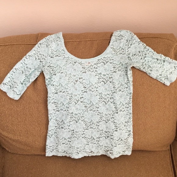 Mint green blouse with flower detailing!💚💚 - Picture 1 of 3