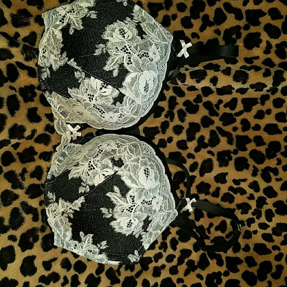 FLASH SALE NWT Victoria's secret bra 36DD