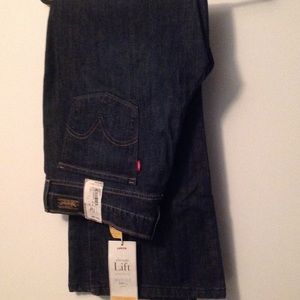 NWT! Levi's ultimate lift bootcut jeans (16P)