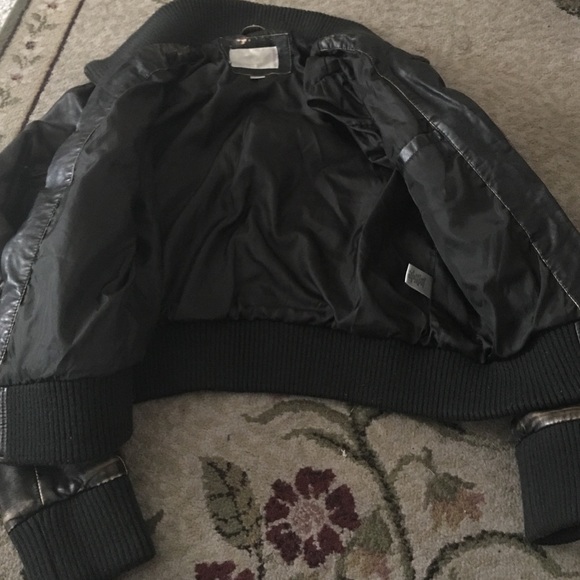 Leather jacket - Picture 2 of 3