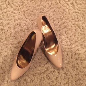 Neutral tone pumps-nice condition. Worn once.