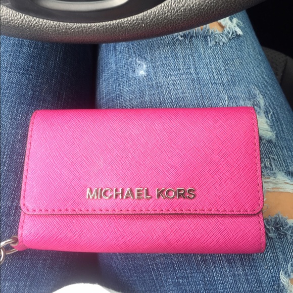 Michael kors wristlet that hold your iPhone 5/5c