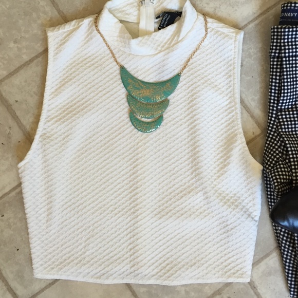 White Crop Top - Picture 2 of 4