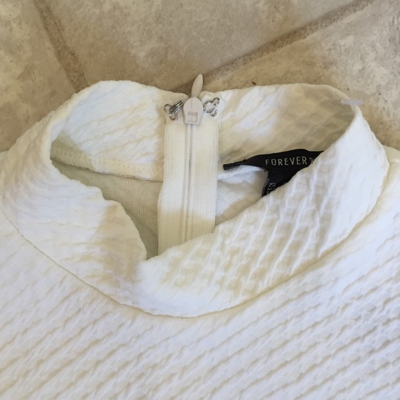 White Crop Top - Picture 4 of 4