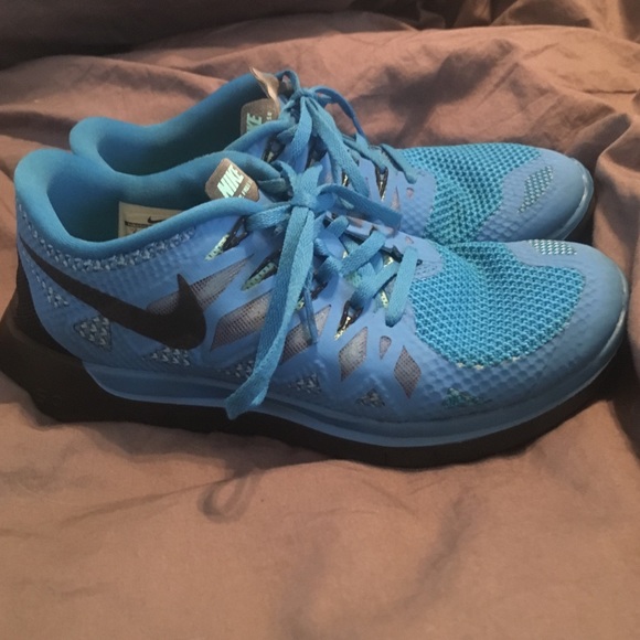 • NIKE FREE 5.0 Running Shoes •