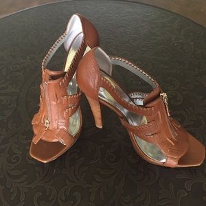 Jessica Simpson 5' summer heel.