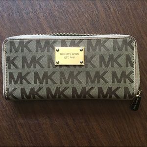 100% authentic Michael Kors wallet