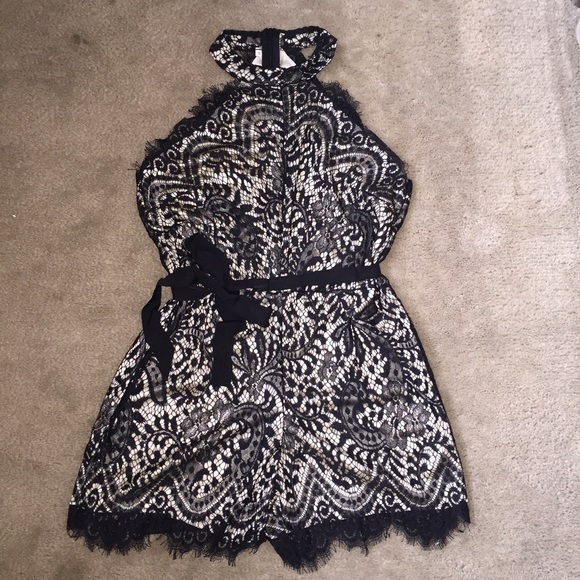 Last XL 🔴 Black and White Lace Romper - Picture 3 of 3