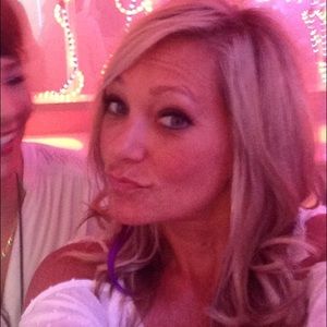 Meet your Posher, Leslie