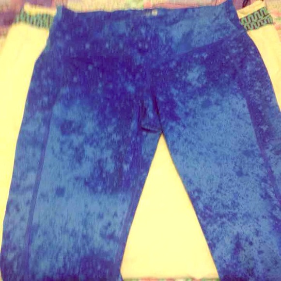 ON Active Crop Athletic Leggings