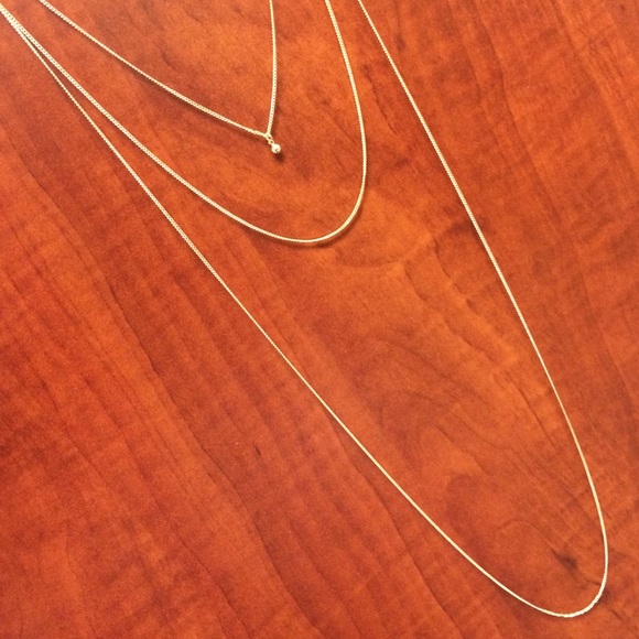 A pretty 3 level gold tone necklace