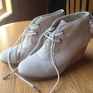 TOMS wedge