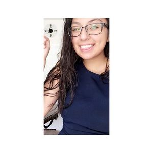 Meet your Posher, Andrea