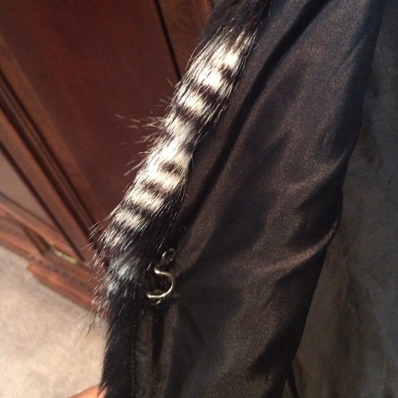 Faux Fur Vest - Picture 2 of 4