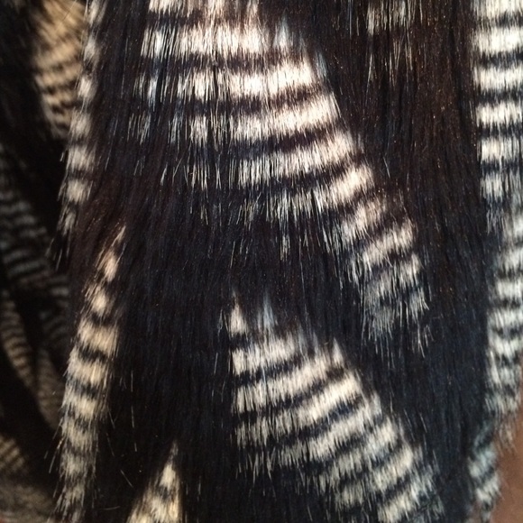 Faux Fur Vest - Picture 3 of 4