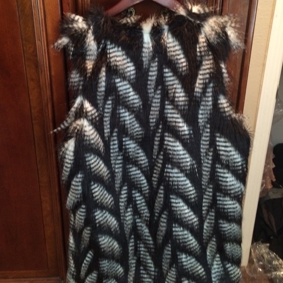 Faux Fur Vest - Picture 4 of 4