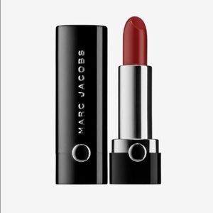 Marc Jacobs lipstick in "Miss Scarlet"