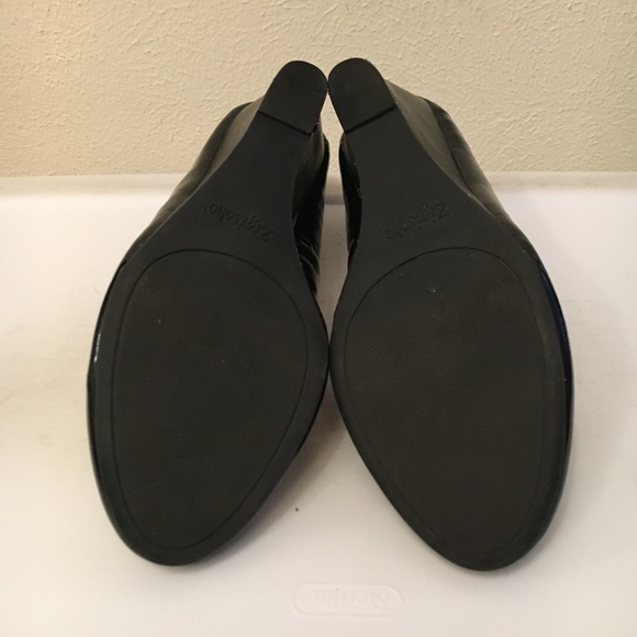 Zigi Soho Black Wedge Heel, size 7 - Picture 3 of 4