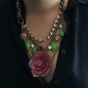 Betsey Johnson necklace w removable piece