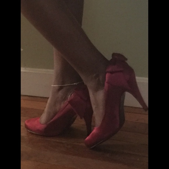 Closed toe bow heels - Picture 4 of 5
