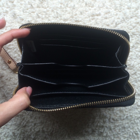 Flash Sale ❤️Michael Kors Wallet Wristlet - Picture 2 of 4