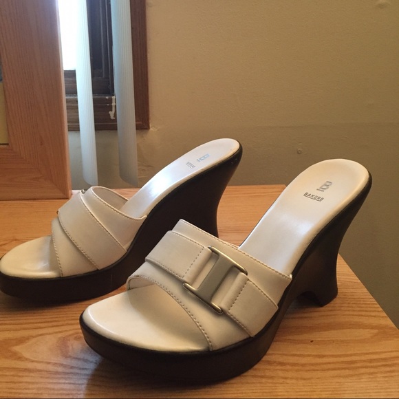 Sandals - Picture 2 of 4