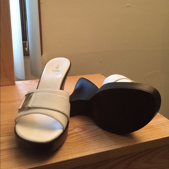 Sandals - Picture 3 of 4