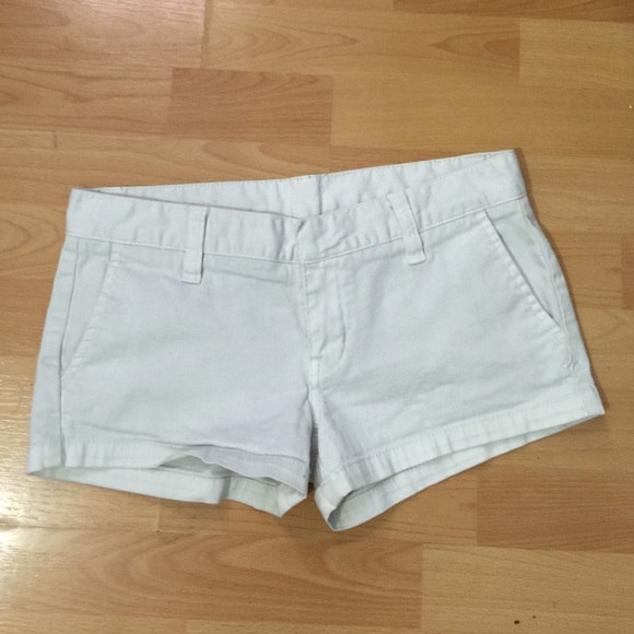 Hurley white shorts 🙃