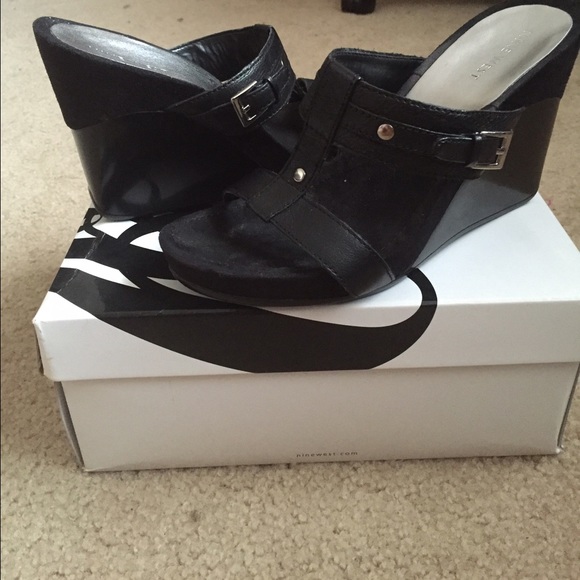 Sandals - Picture 2 of 3