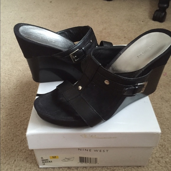 Sandals - Picture 3 of 3