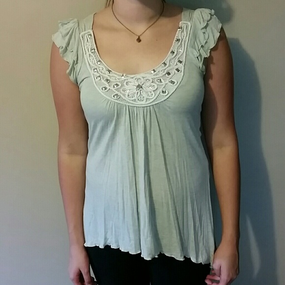 Shirt with adorable neckline - Picture 1 of 3