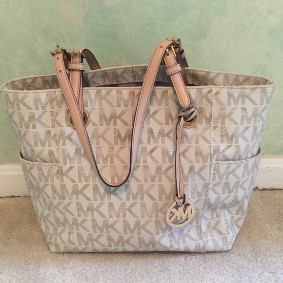 Michael Kors Handbags - Michael Kors Jet Set Logo Tote