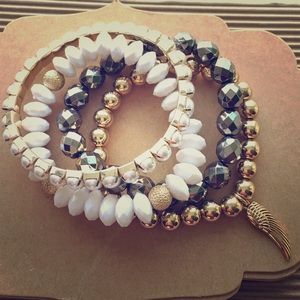 Set of 4 bracelets