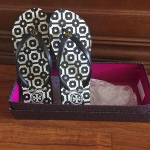 New Tory Burch flip flops thing sandal size 5