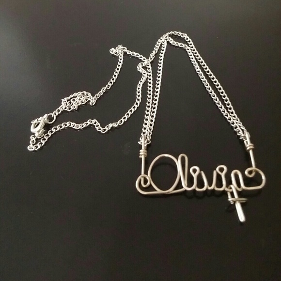 Necklace with the name OLIVIA