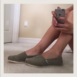 Toms