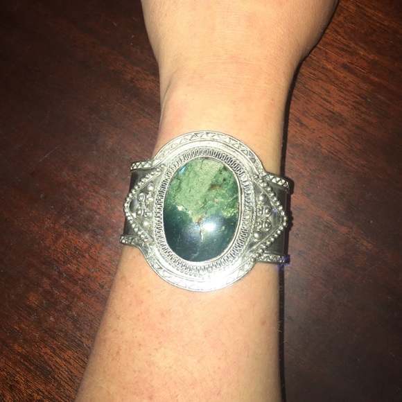 ⭐️Vintage Green Agate & Raw Silver Cuff⭐️